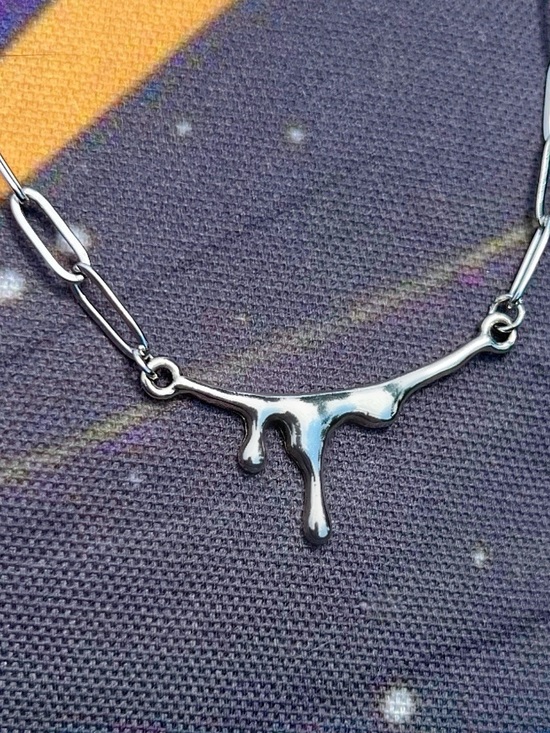 Jewelry - Dripping in Silver Necklace